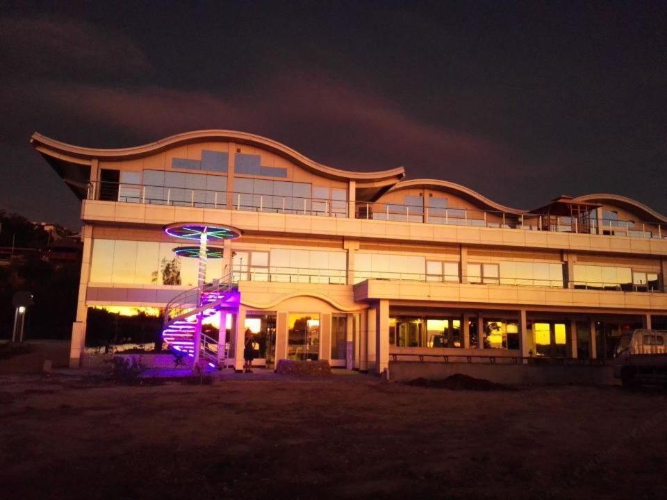Crystal Beach Hotel بورت فيلا المظهر الخارجي الصورة